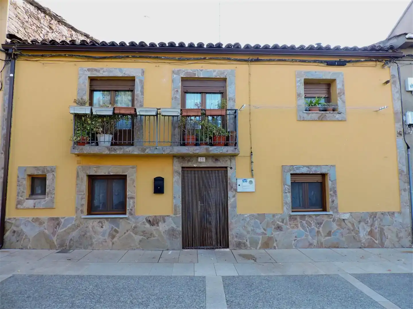 Exterior view of Detached homes for sale in Alcañices  with Private garden, Parquet flooring and Storage room