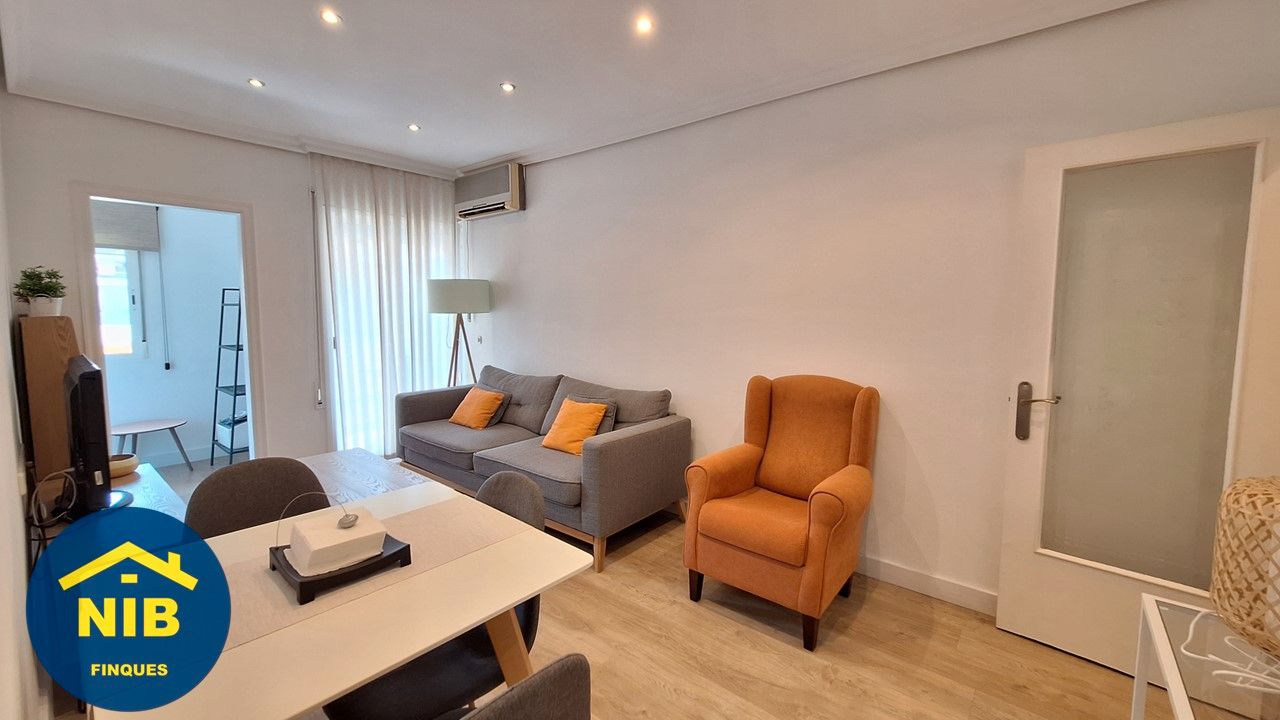 Living room of Flat for sale in  Barcelona Capital  with Air Conditioner, Heating and Parquet flooring
