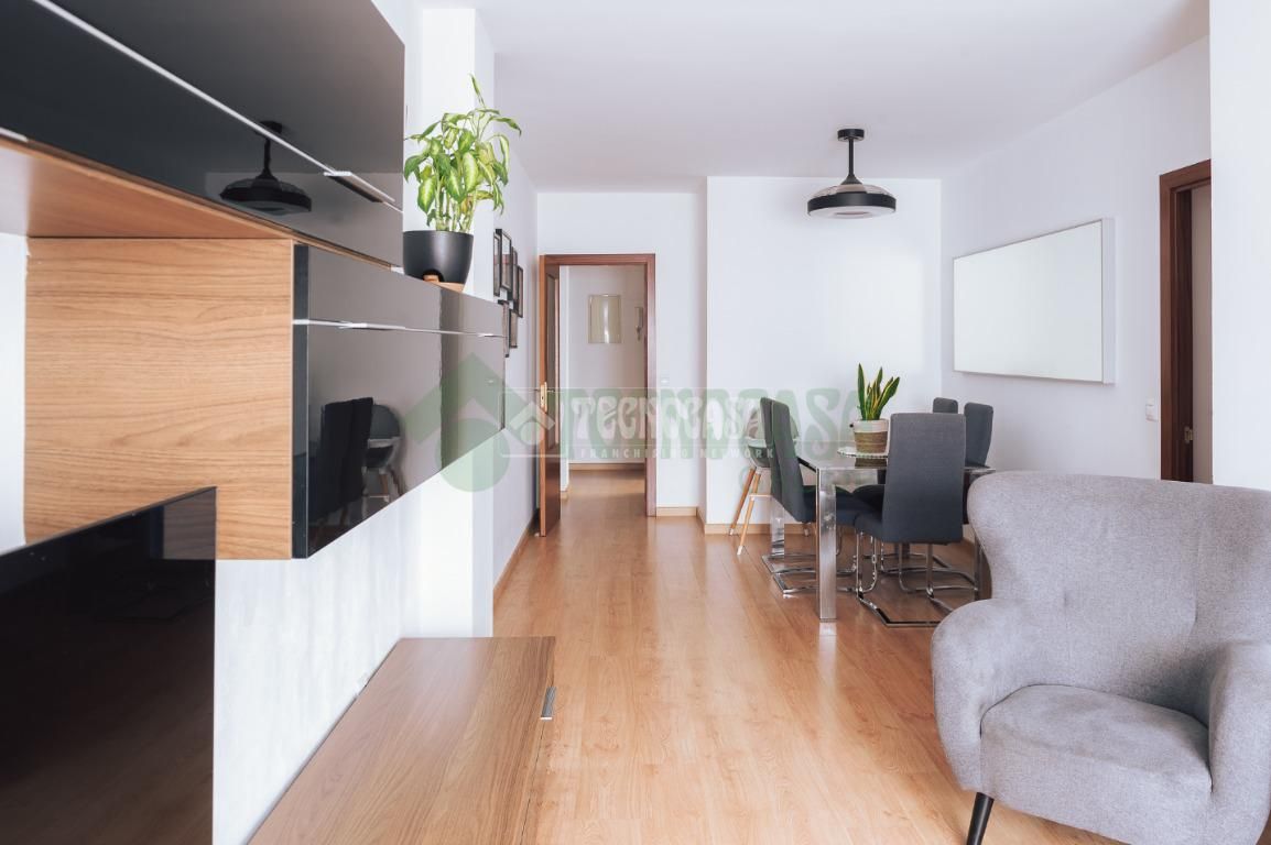 Living room of Flat for sale in  Granada Capital  with Storage room