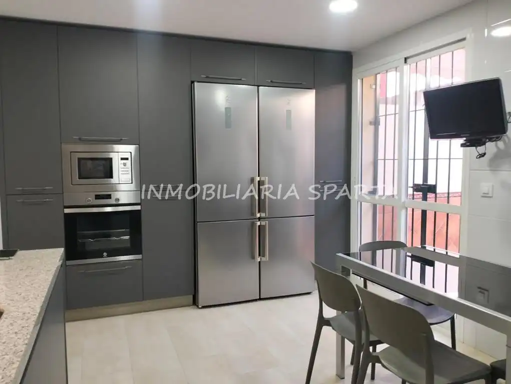 Cocina de Casa adosada en venta en Coria del Río con Aire acondicionado, Terraza y Trastero