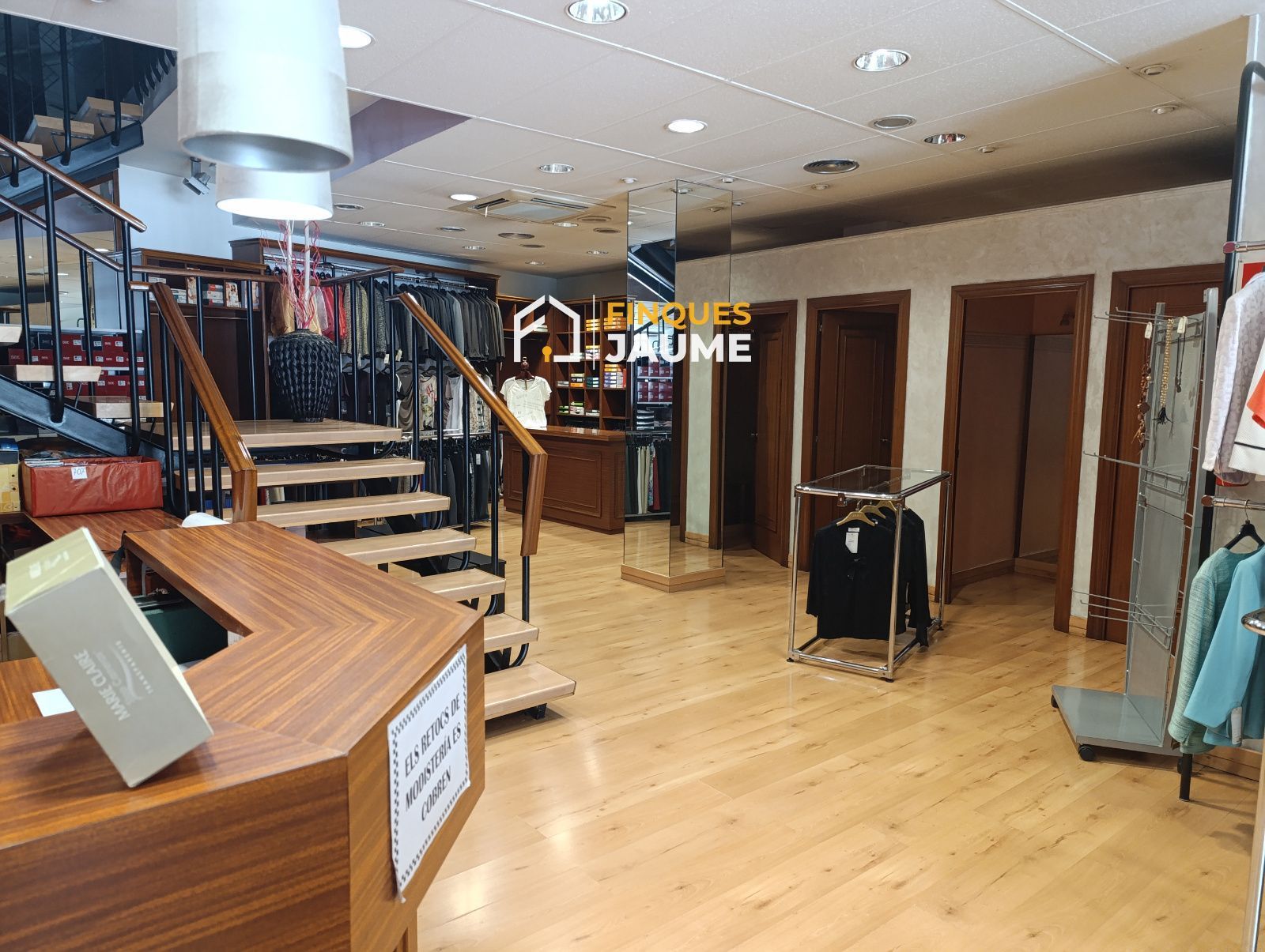 Premises for sale in  Lleida Capital  with Air Conditioner
