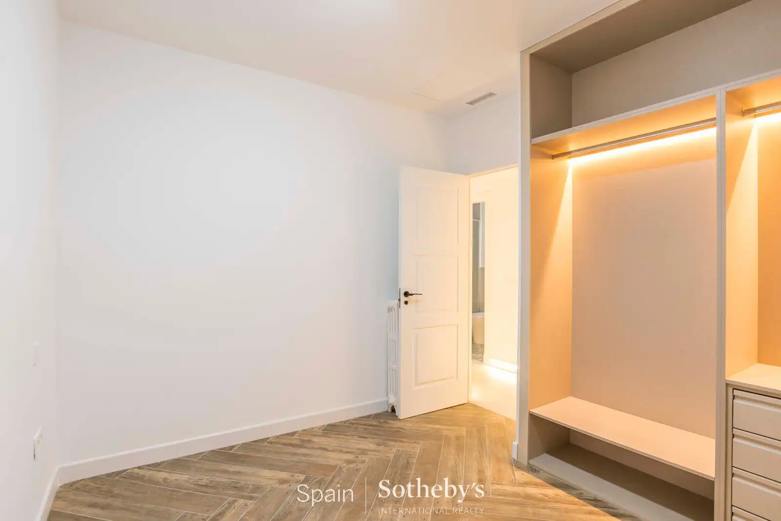 Apartments for sale in Madrid  with Air Conditioner and Heating