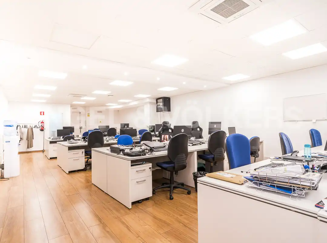 Office for sale in Barcelona  with Air Conditioner and Furnished