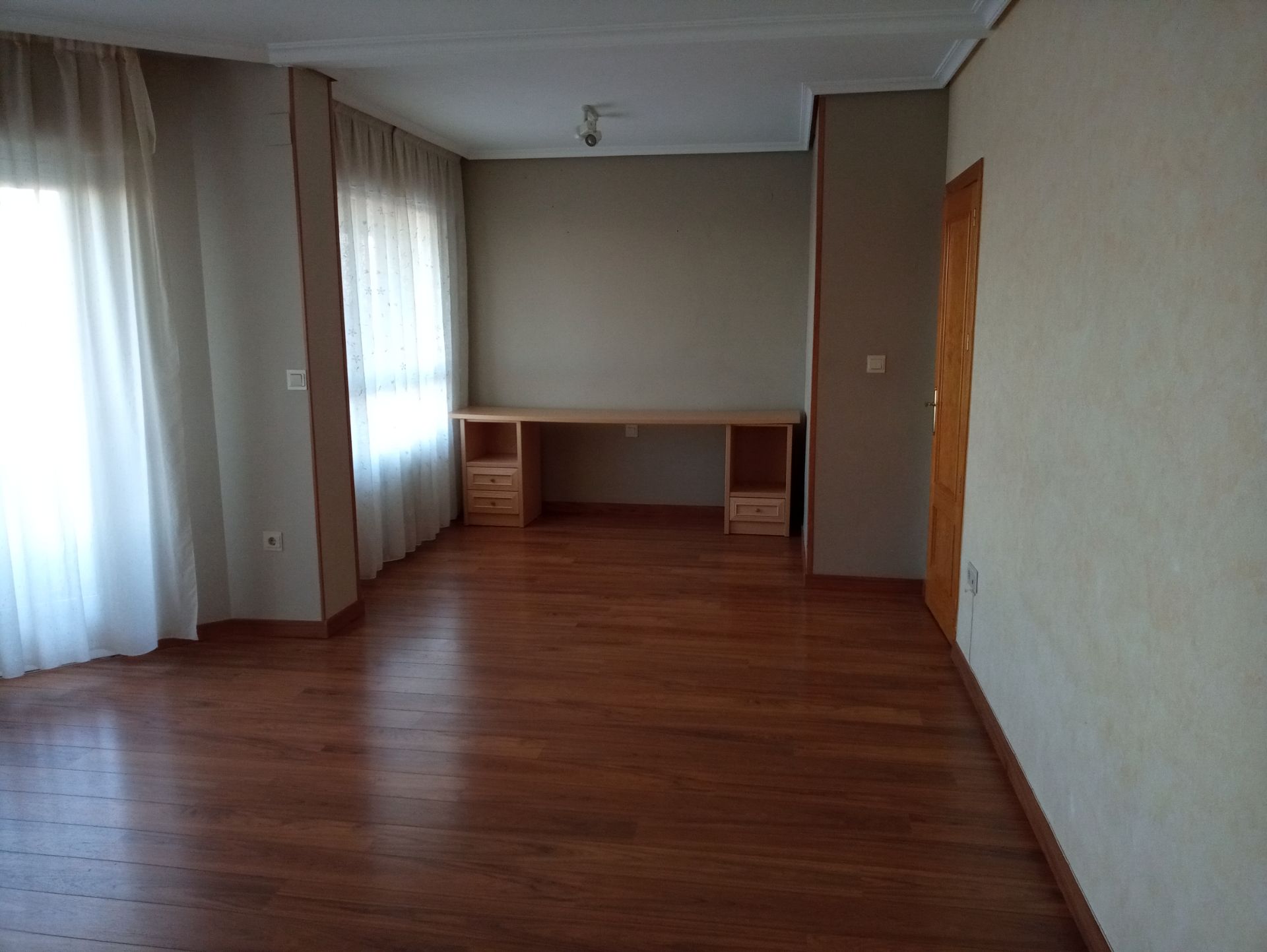 Dormitori de Pis de lloguer en  Albacete Capital amb Calefacció, Parquet i Forn