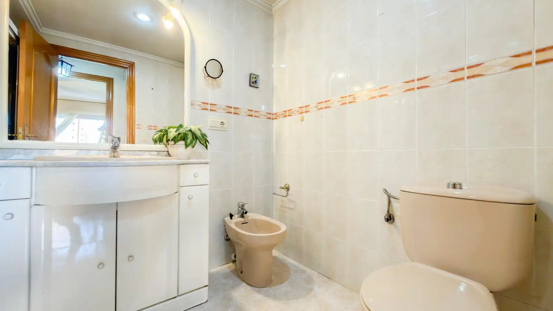 Badezimmer von Wohnung zum Verkauf in Valencia mit Klimaanlage, Heizung und Parkett