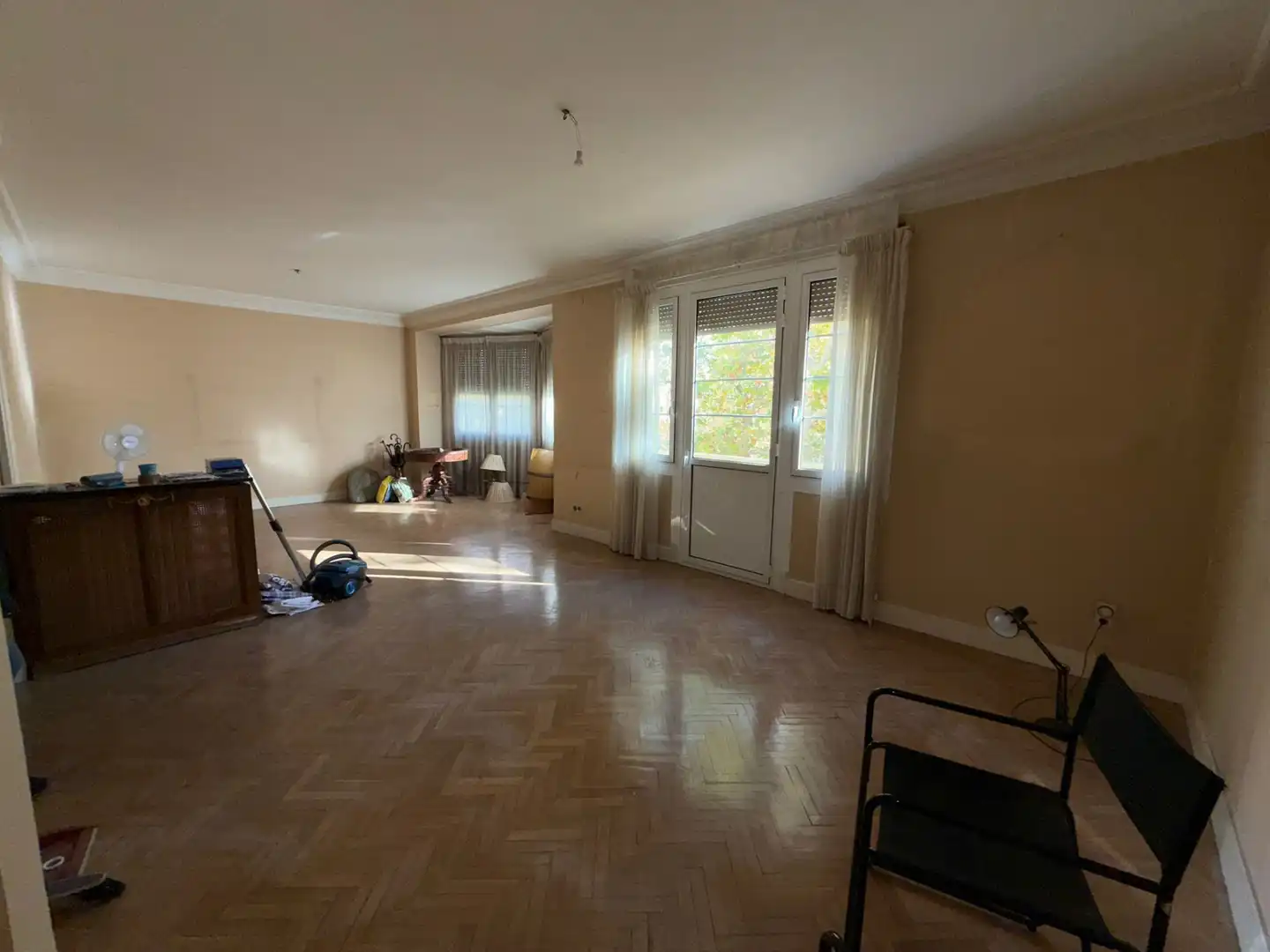 Living room of Flat for sale in Zaragoza  with Heating, Terrace and Furnished