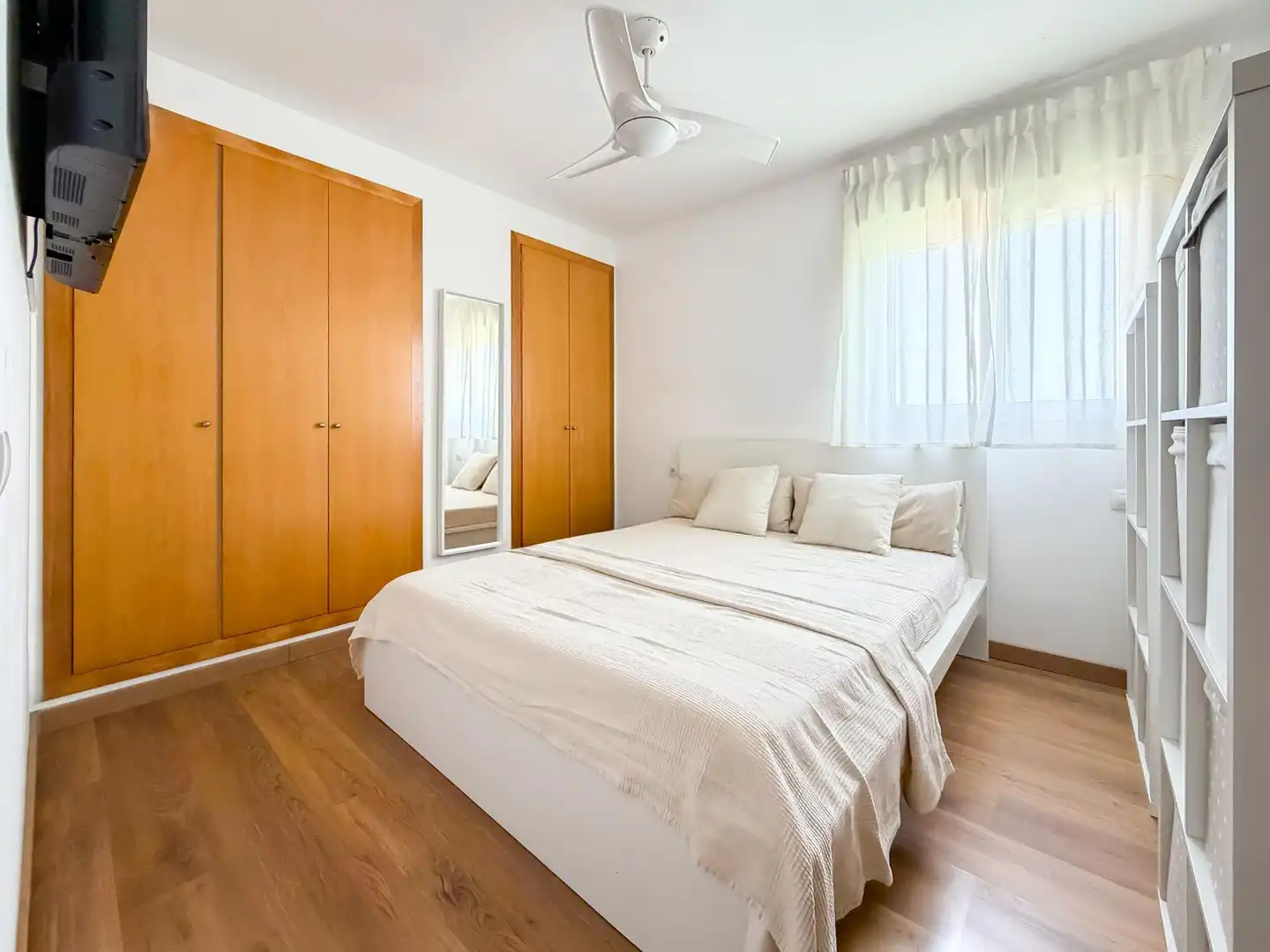 Schlafzimmer von Dachboden zum Verkauf in Museros mit Klimaanlage, Terrasse und Abstellraum