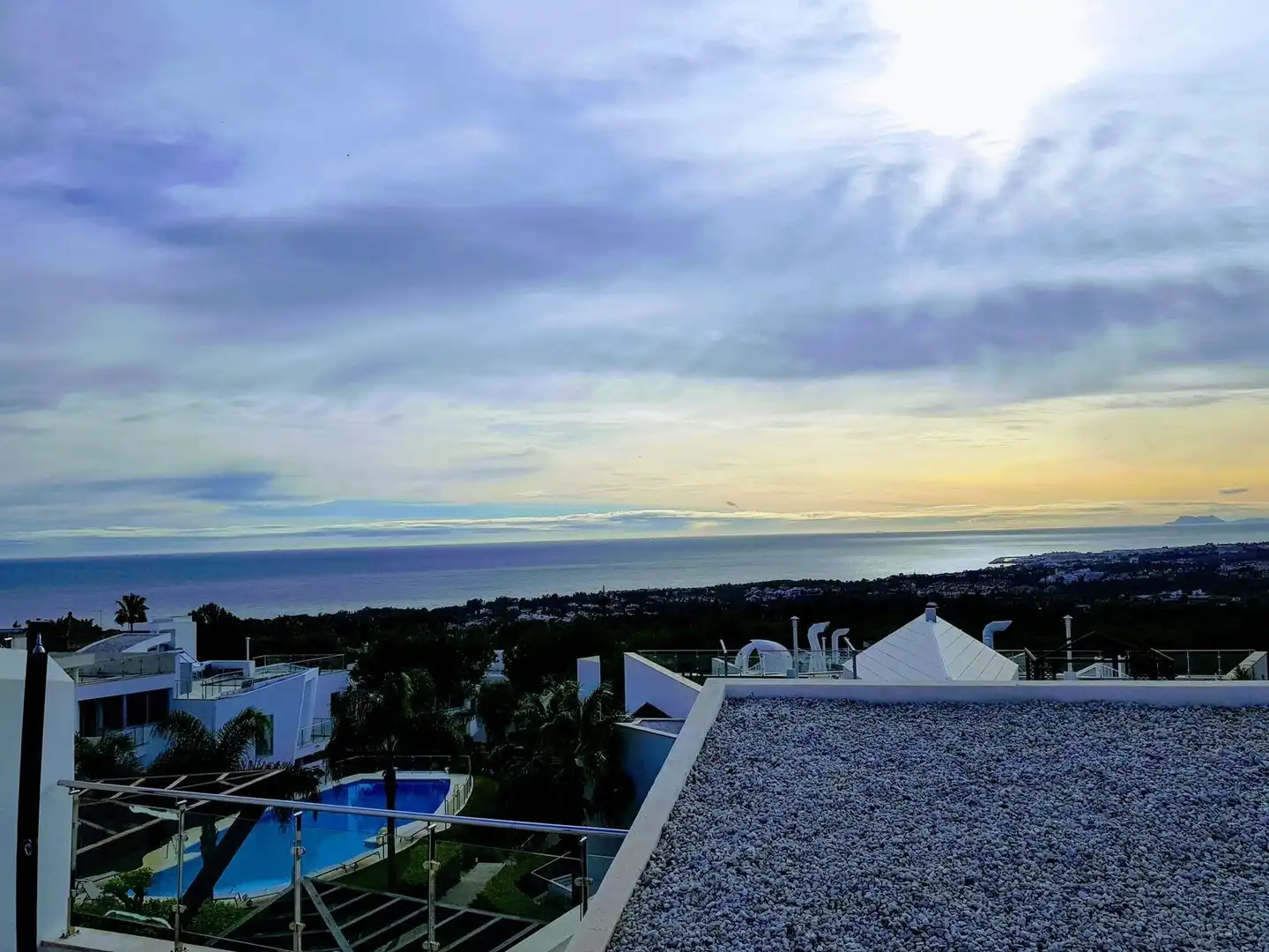 Vista exterior de Casa adosada de lloguer en Marbella amb Aire condicionat, Jardí privat i Piscina