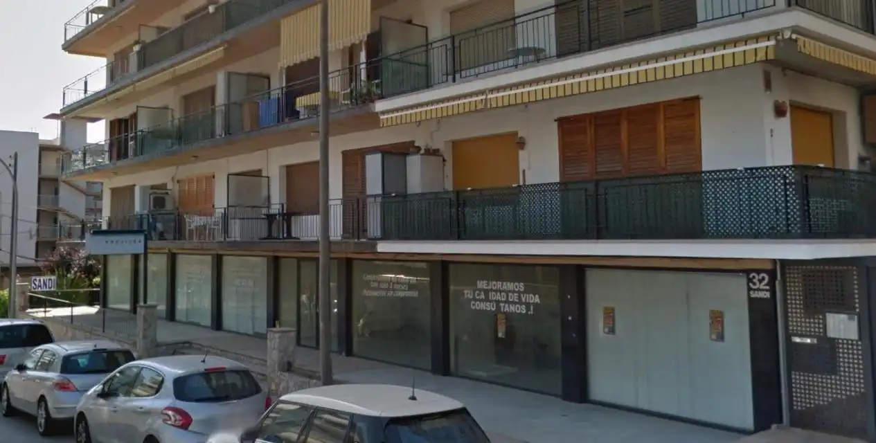 Vista exterior de Local en venda en Torredembarra