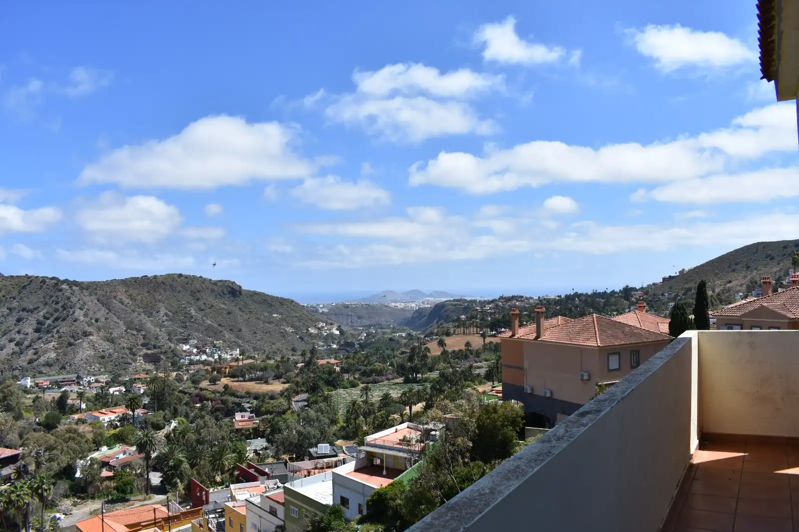 Vista exterior de Casa o xalet en venda en Las Palmas de Gran Canaria amb Jardí privat, Terrassa i Balcó
