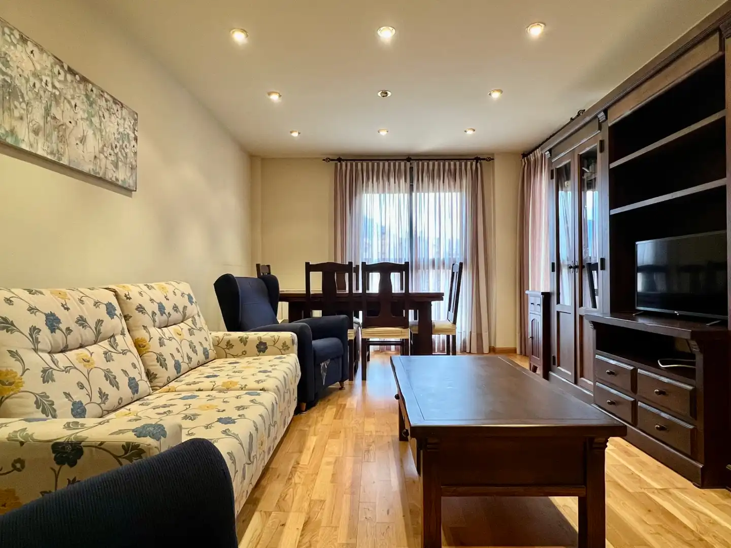 Living room of Flat for sale in Jaca  with Heating, Parquet flooring and Terrace