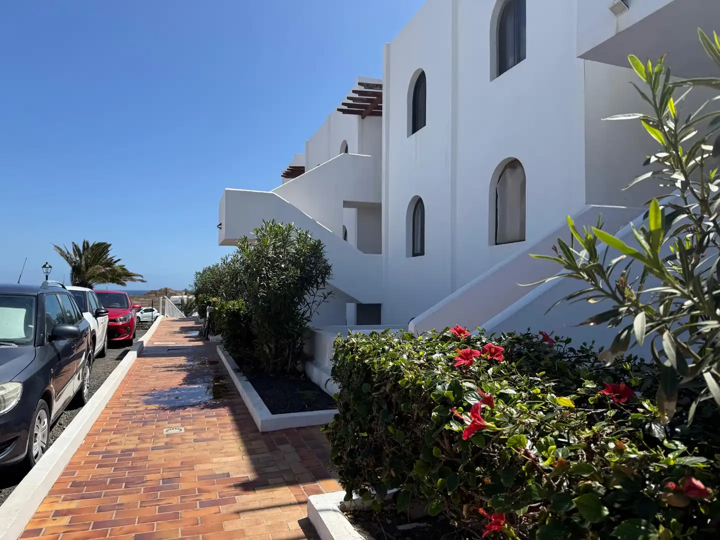 Vista exterior de Piso en venta en Teguise con Terraza y Piscina comunitaria