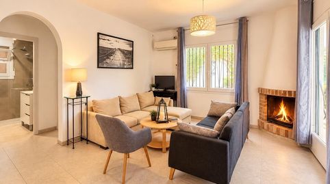 Empuriabrava  Casa mediterránea con piscina privada, jardín y licencia turística a 400 m de la playa, imagen 4