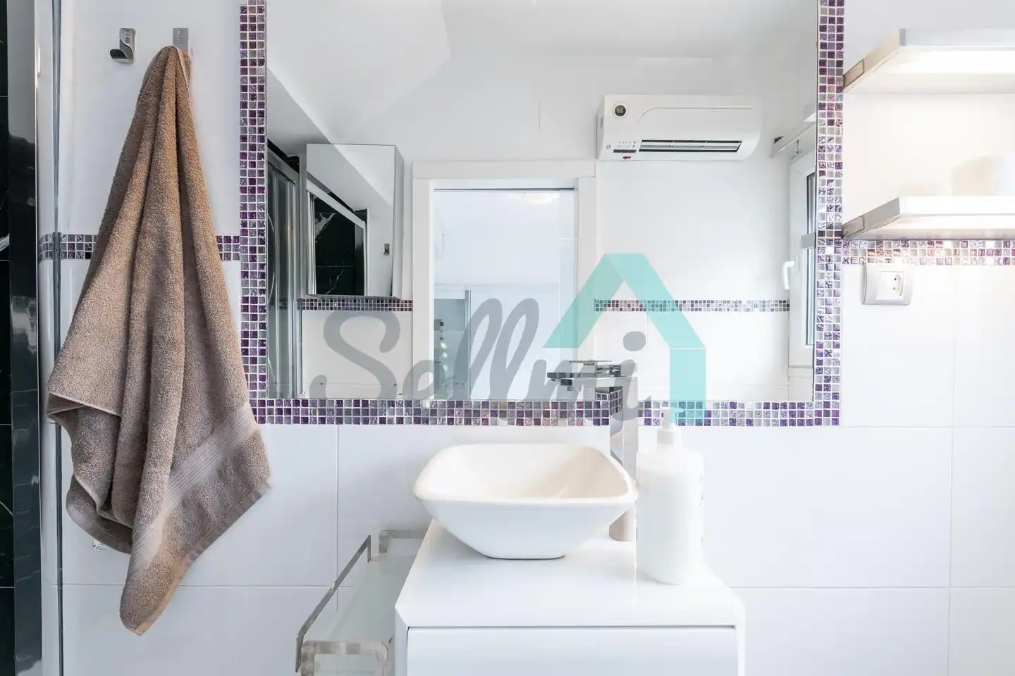 Badezimmer von Dachboden zur Miete in Gijón  mit Heizung, Parkett und Terrasse