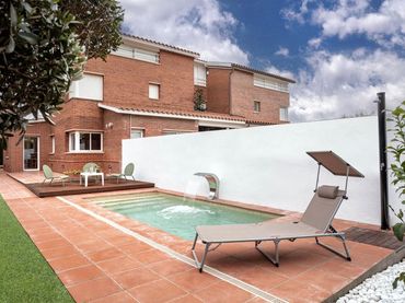 Casa a schiera con balcone in vendita a Carrer dels Oms