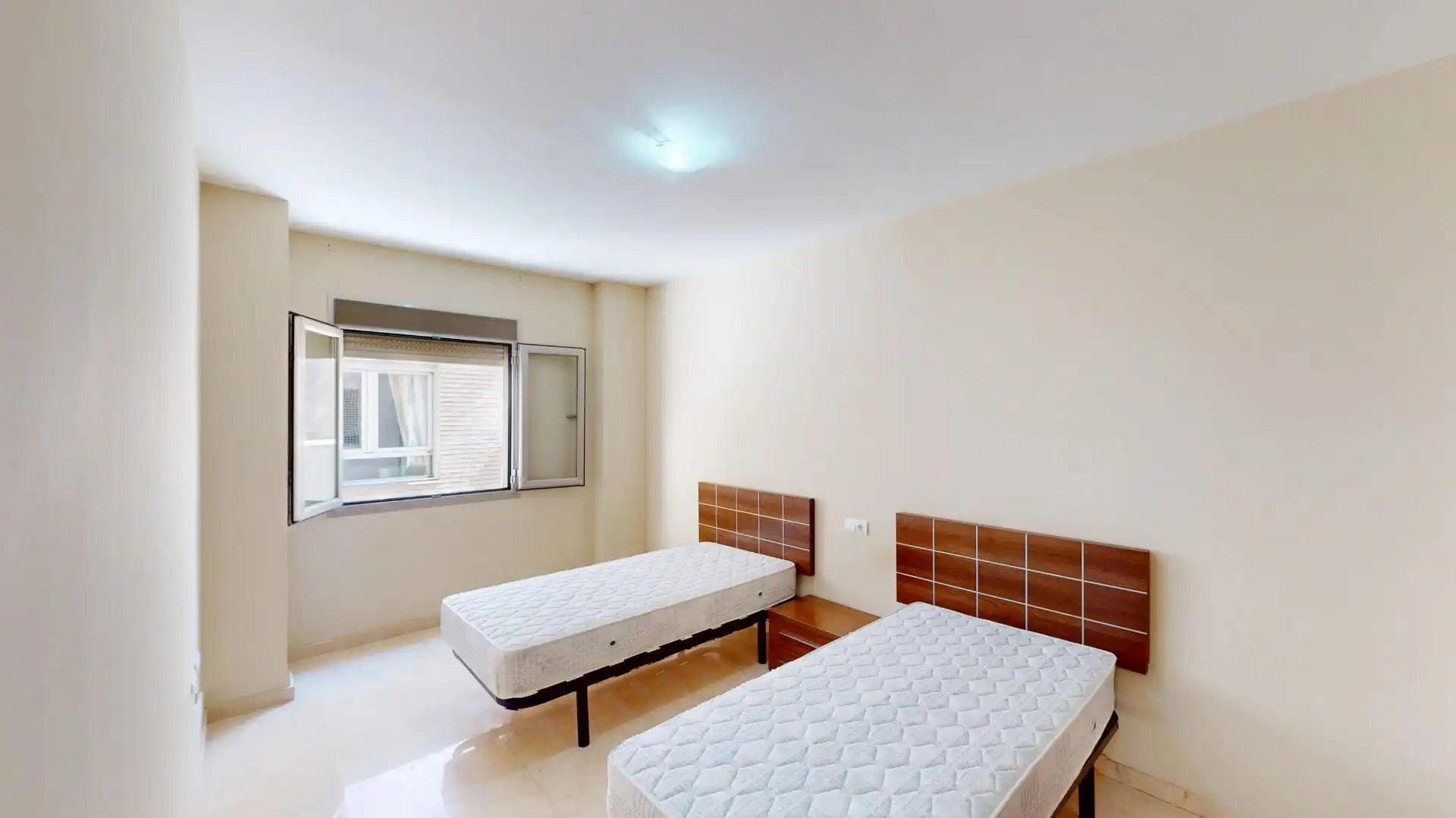 Habitación de Dúplex en venta en Oliva con Aire acondicionado, Calefacción y Terraza