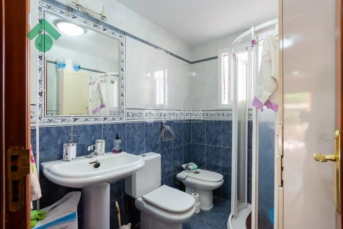 Bathroom of Flat for sale in Rincón de la Victoria