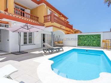 House with pool for sale in De Moscú