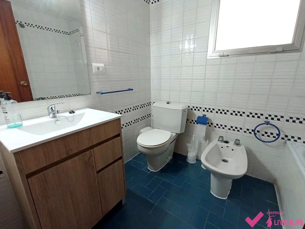 Baño de Piso de alquiler en Valencia con Aire acondicionado, Terraza y Amueblado