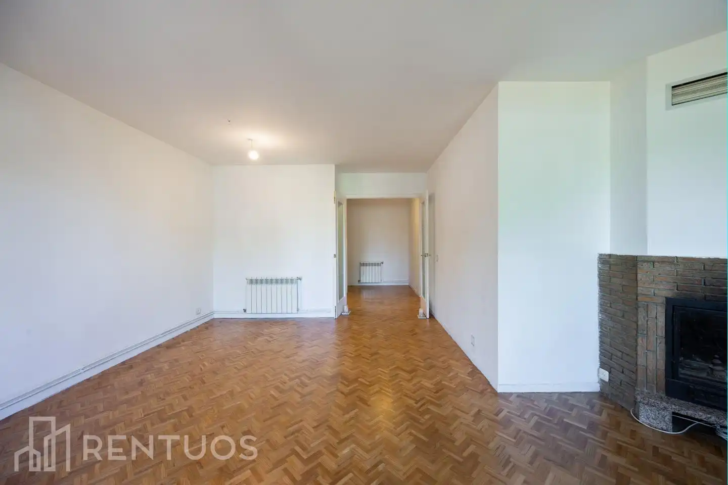 Living room of Flat for rent in Majadahonda  with Air Conditioner, Heating and Parquet flooring