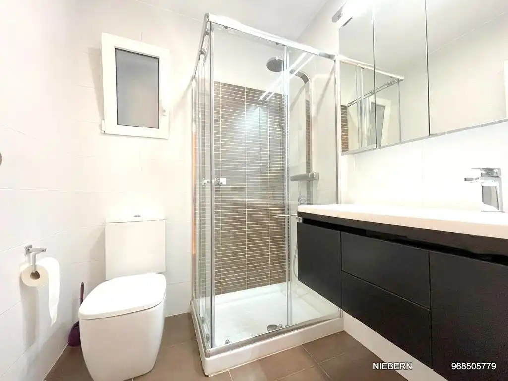 Baño de Piso de alquiler en Cartagena con Aire acondicionado, Parquet y Amueblado