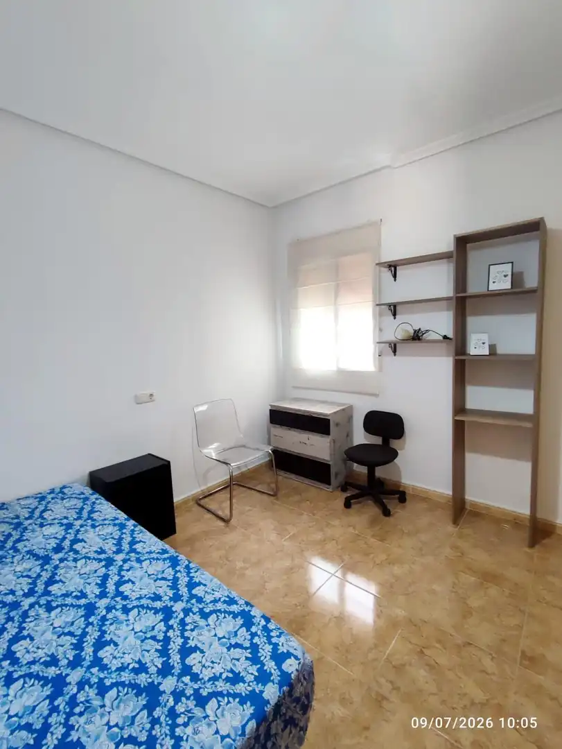 Habitación de Ático en venta en Orihuela con Aire acondicionado, Terraza y Amueblado