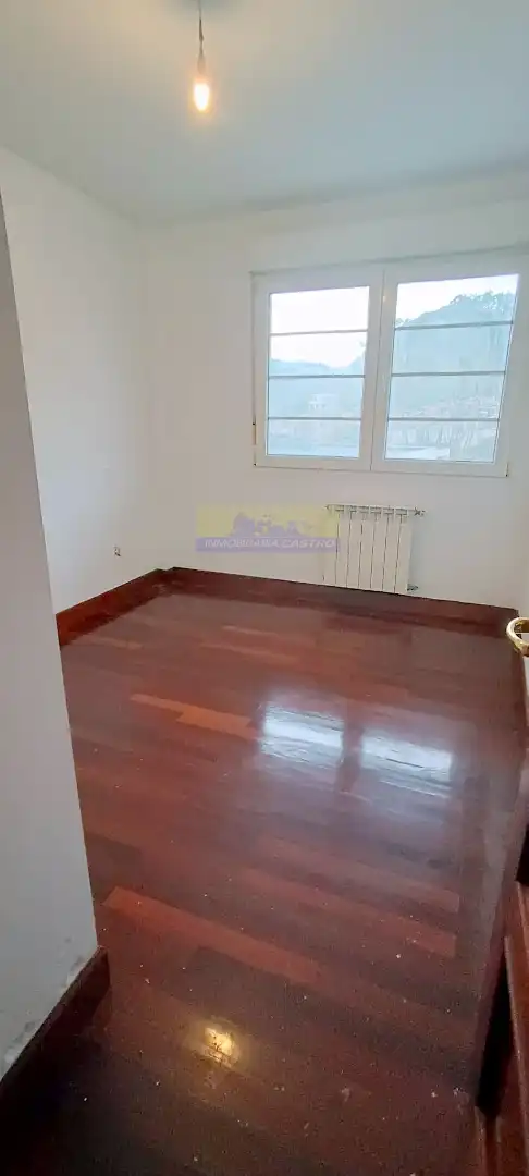 Habitación de Casa adosada en venta en Castro-Urdiales