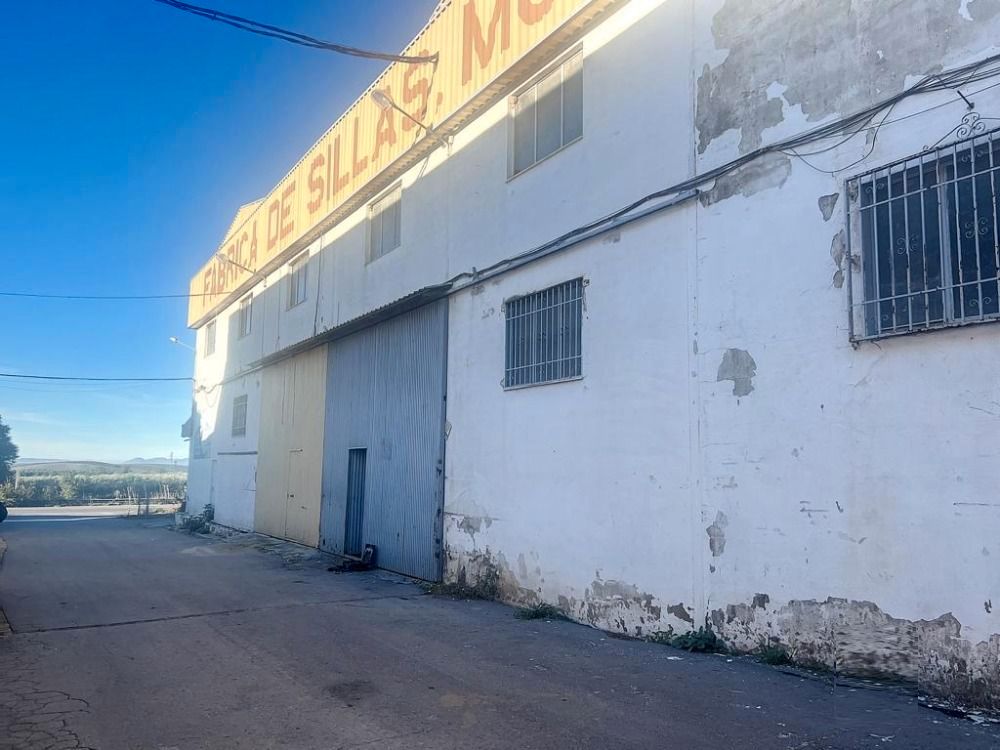 Vista exterior de Nau industrial en venda en Lucena