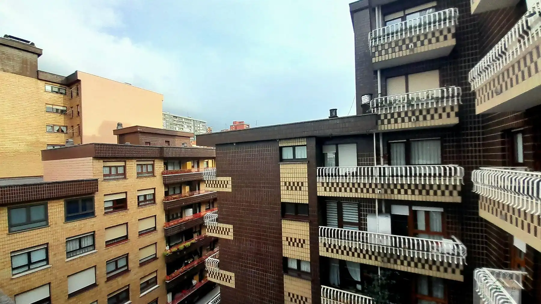 Vista exterior de Pis en venda en Bilbao  amb Calefacció i Terrassa