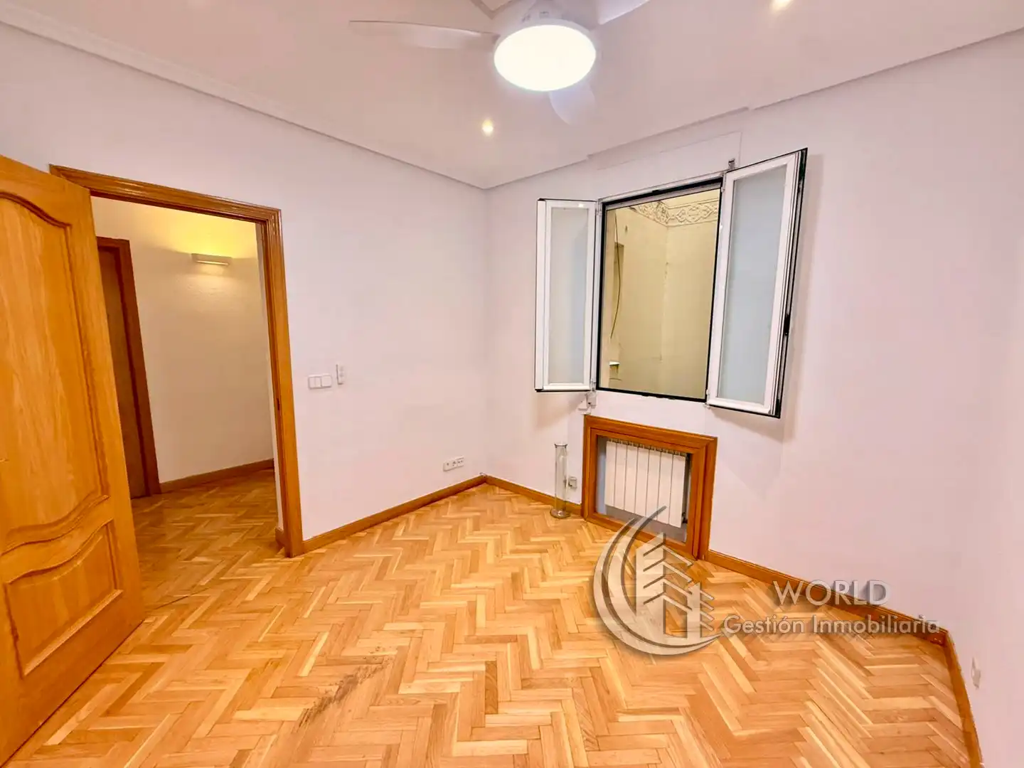 Living room of Flat for sale in Madrid  with Air Conditioner and Heating