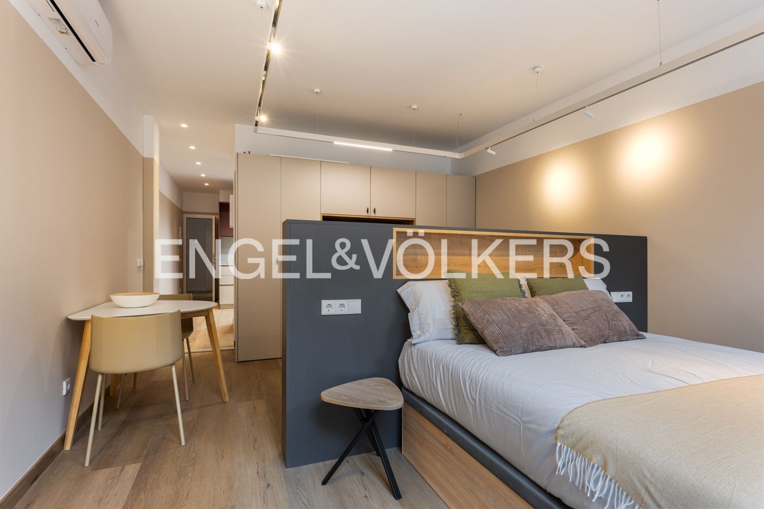 Dormitori de Pis de lloguer en  Valencia Capital amb Aire condicionat, Calefacció i Moblat