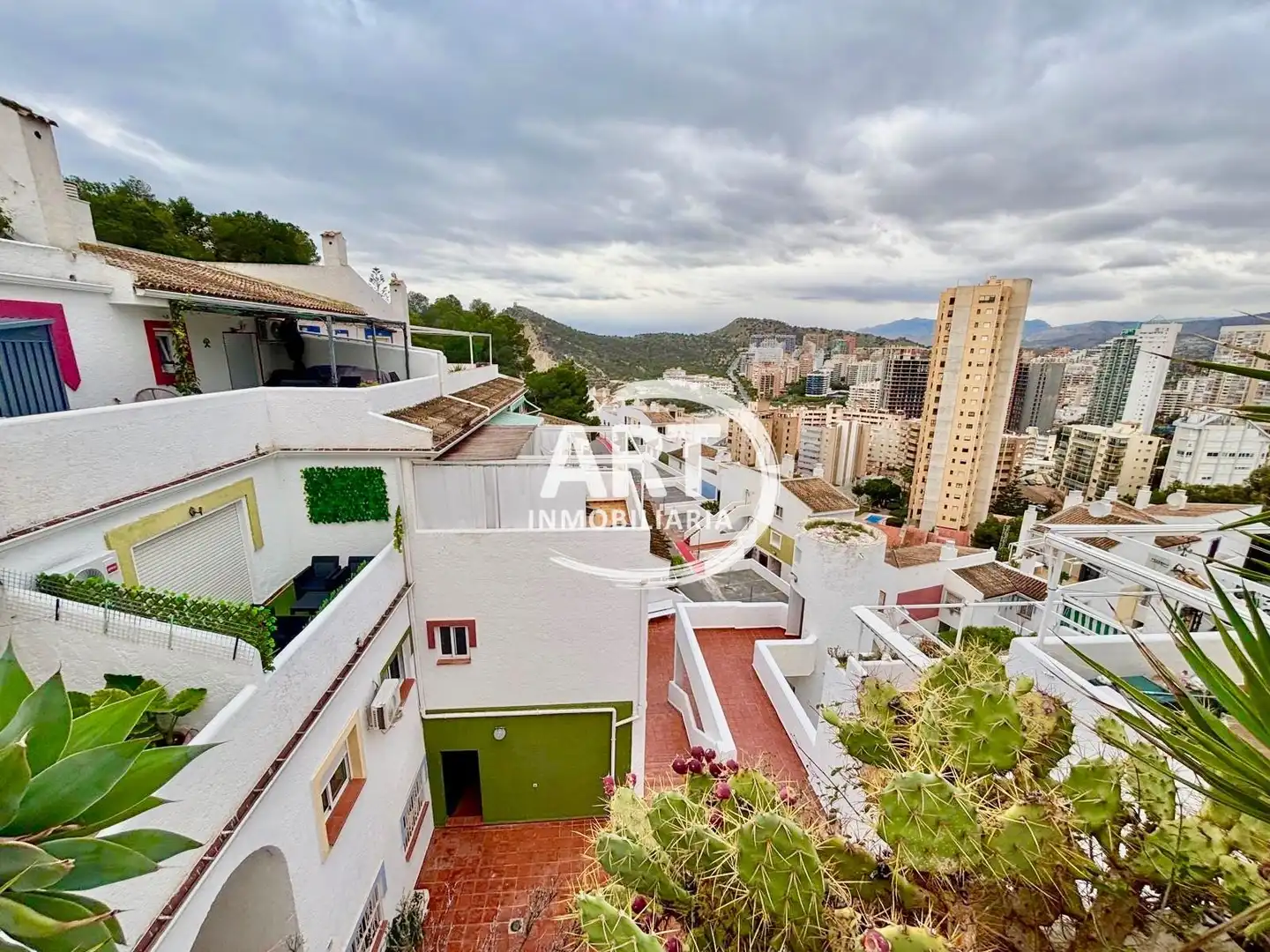 Vista exterior de Estudio en venta en Benidorm con Aire acondicionado, Calefacción y Terraza