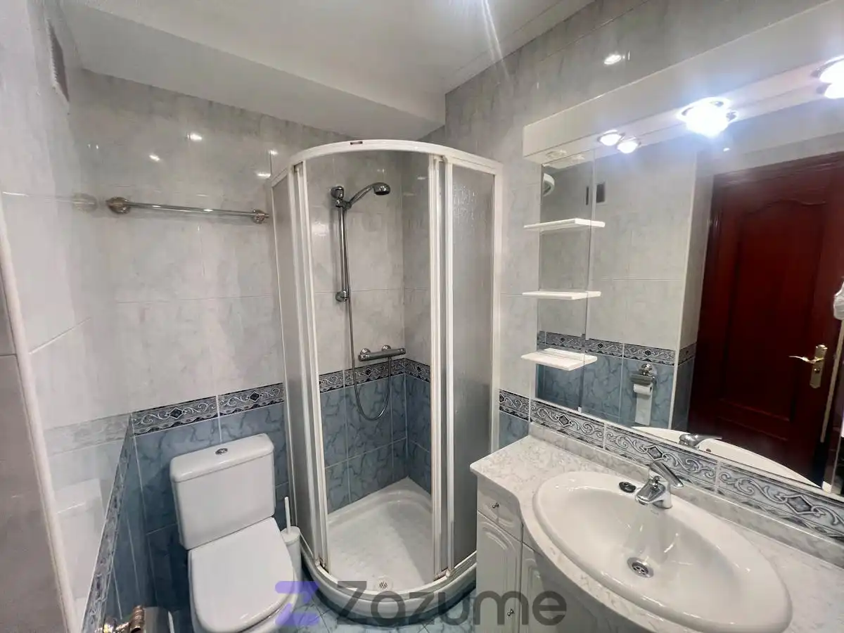 Badezimmer von Wohnung zur Miete in Bilbao  mit Heizung, Terrasse und Möbliert