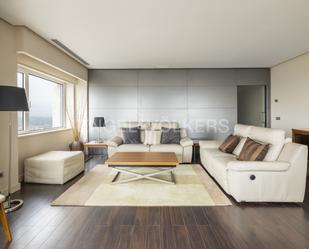 Living room of Flat to rent in  Madrid Capital  with Air Conditioner, Heating and Terrace