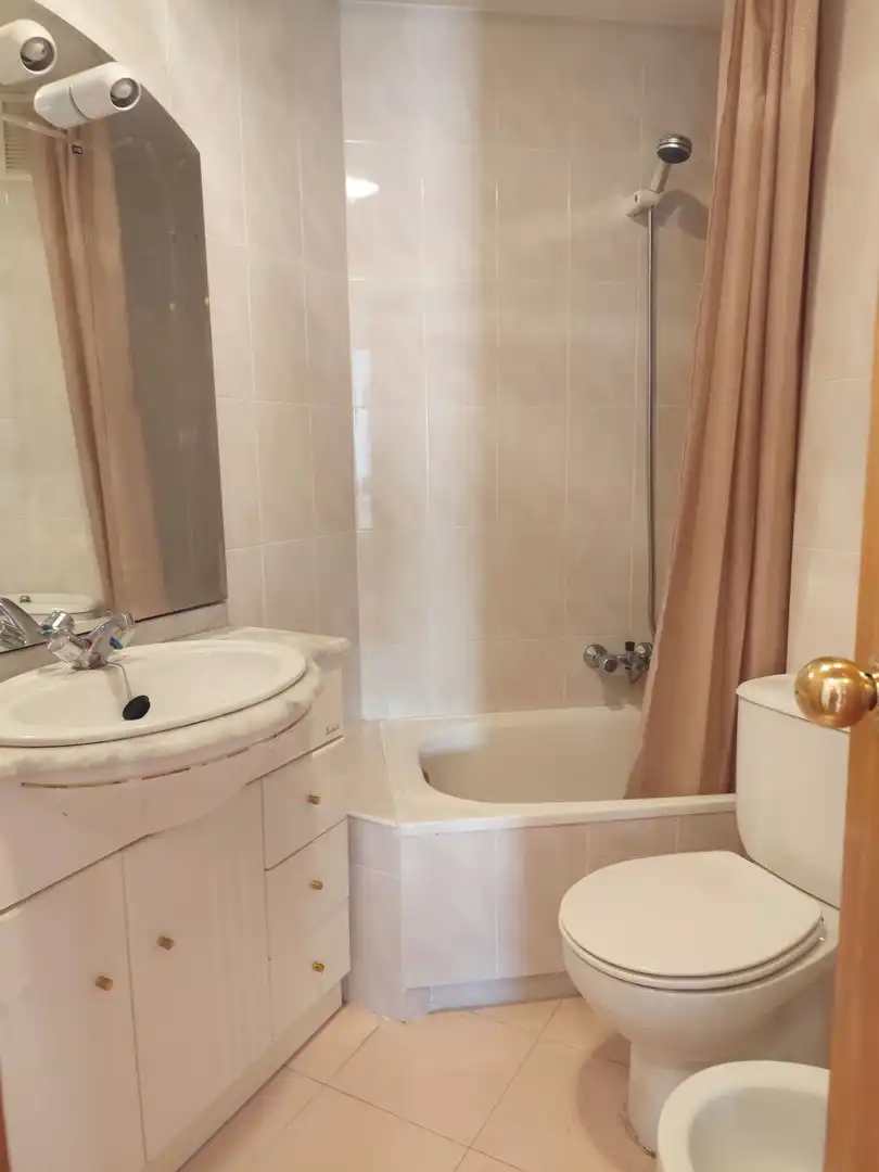Badezimmer von Wohnung zur Miete in Palencia mit Heizung und Abstellraum