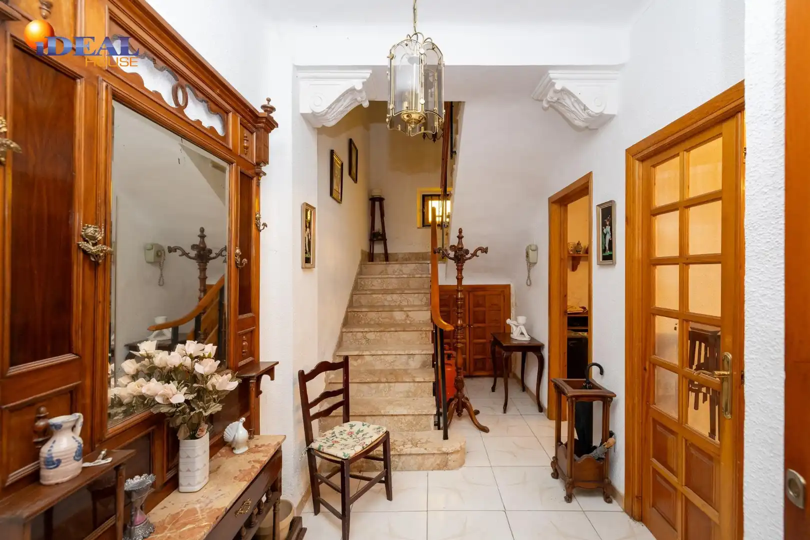 Casa con terraza en venta en Calle Calle Cristóbal Colón 8, imagen 3