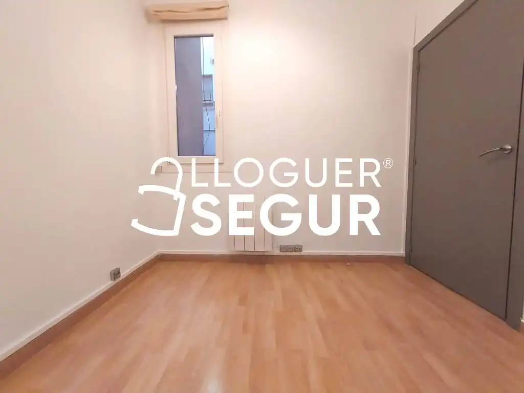Pis de lloguer a Violant d'Hongria , Sants-Badal