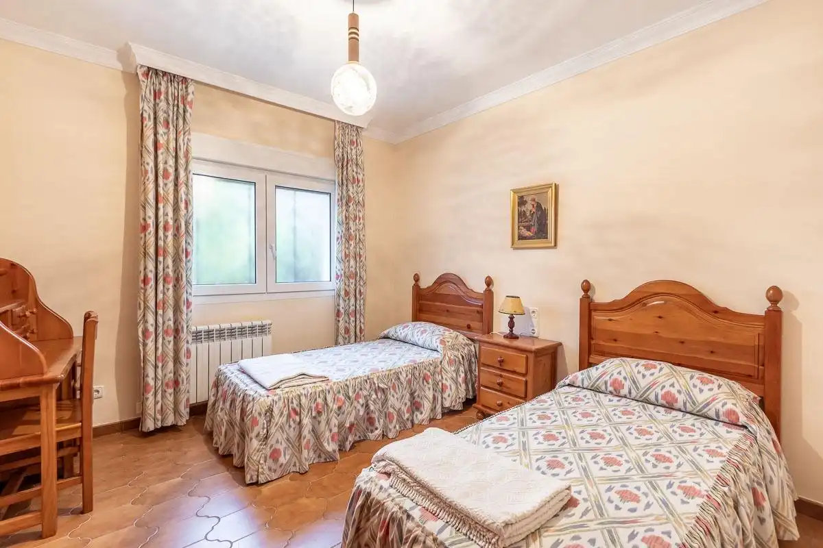 Schlafzimmer von Wohnung zur Miete in Jun mit Klimaanlage, Heizung und Privatgarten