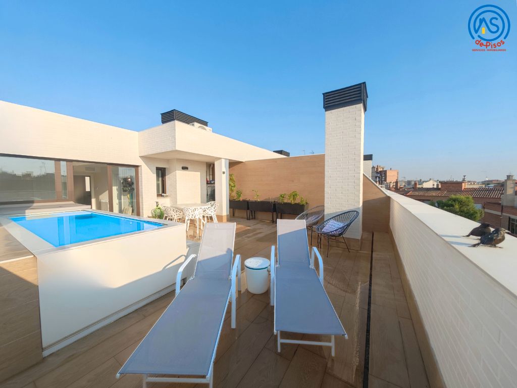 Terraza de Dúplex de alquiler en  Zaragoza Capital con Aire acondicionado, Calefacción y Jardín privado