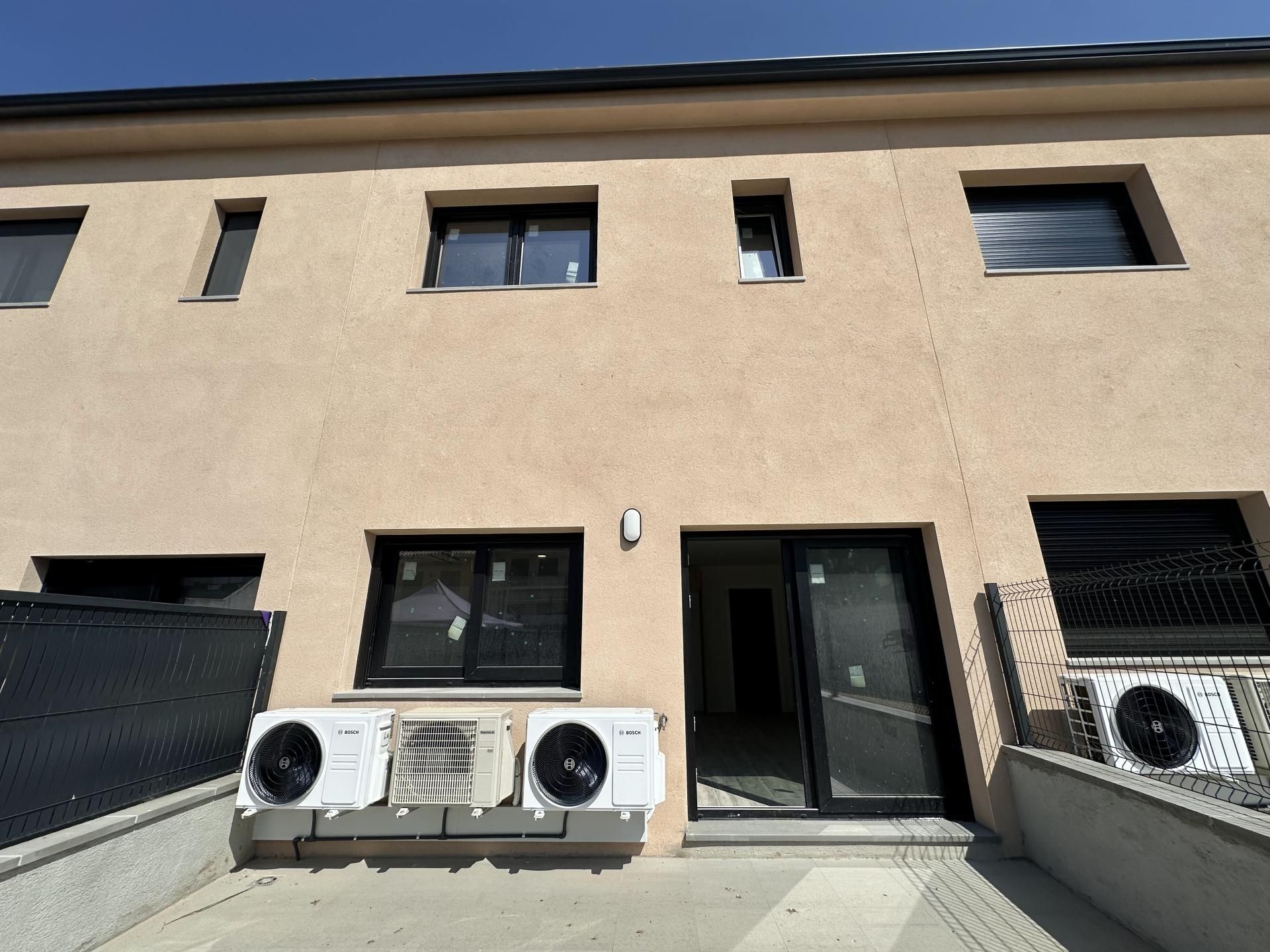 Vista exterior de Casa adosada en venta en Sant Celoni con Calefacción, Horno y Microondas