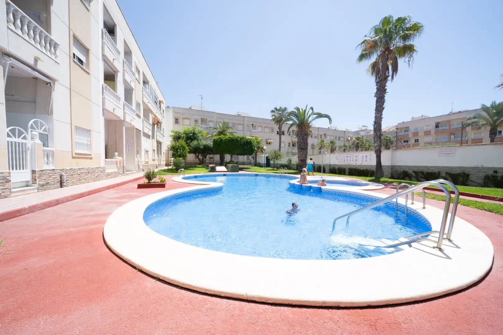 Piscina de Apartamento de alquiler en Torrevieja con Aire acondicionado, Terraza y Piscina