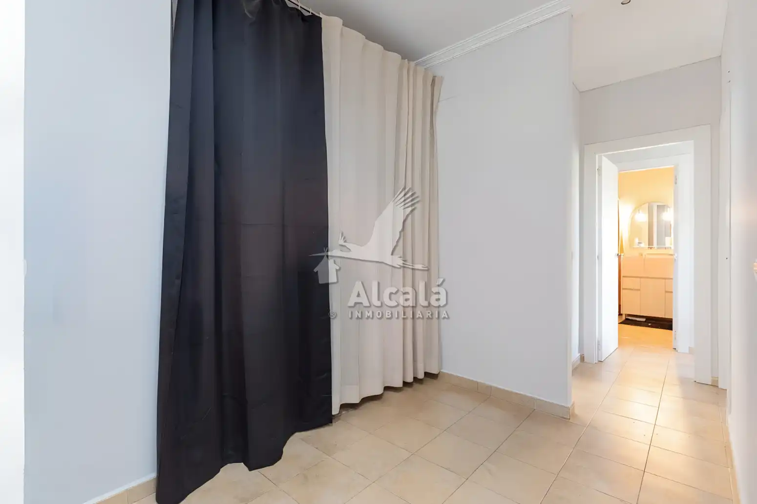 Habitación de Piso en venta en Madrid con Calefacción, Jardín privado y Piscina