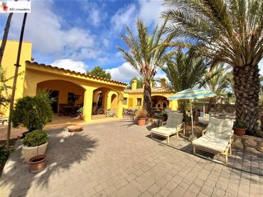 Villa mit Garten zum Verkauf in L'Ampolla