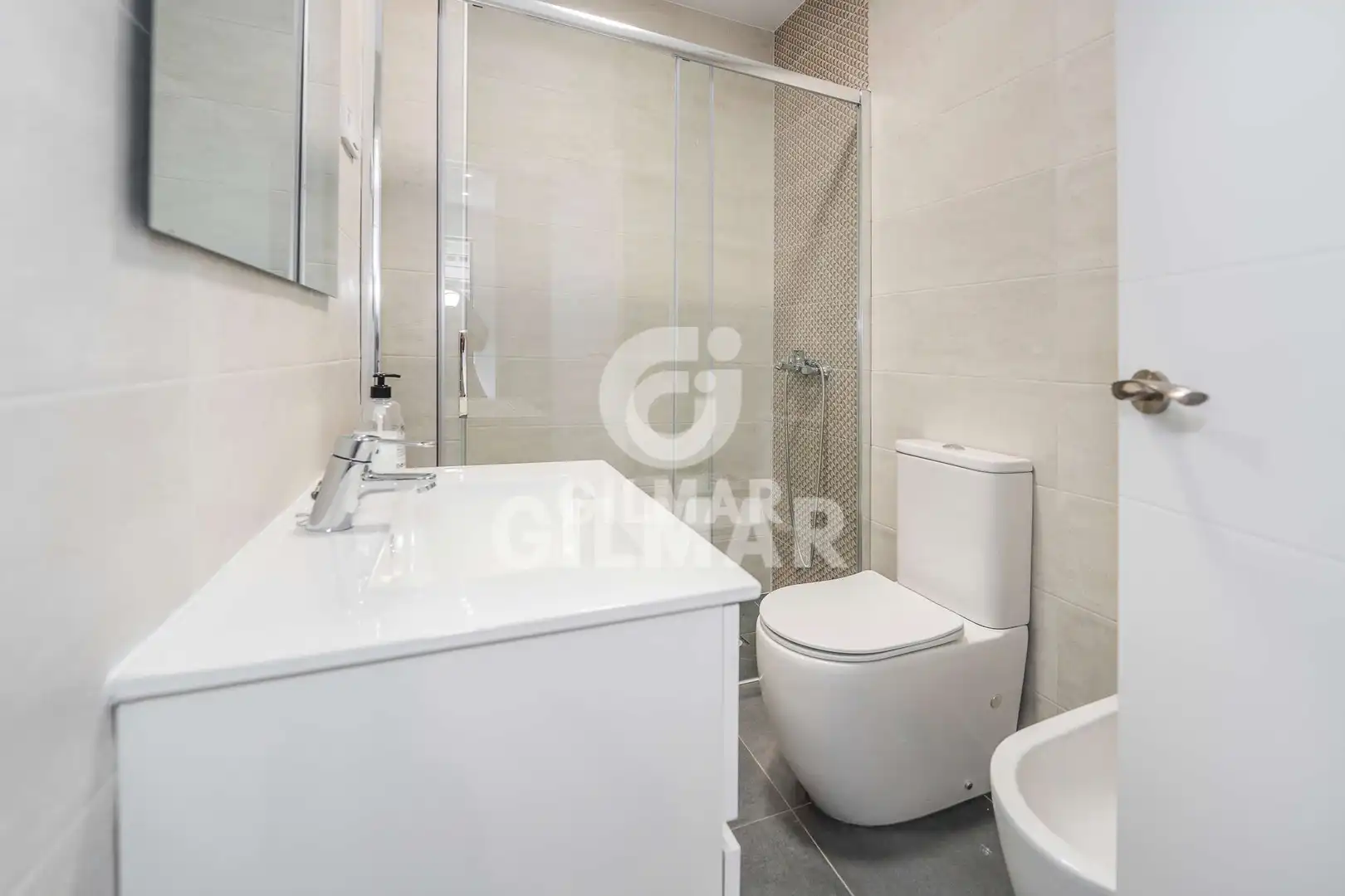 Bany de Apartament en venda en Madrid amb Calefacció