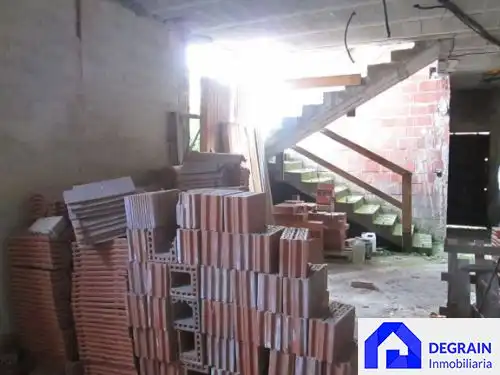 Casa adosada en venda en Oviedo  amb Jardí privat