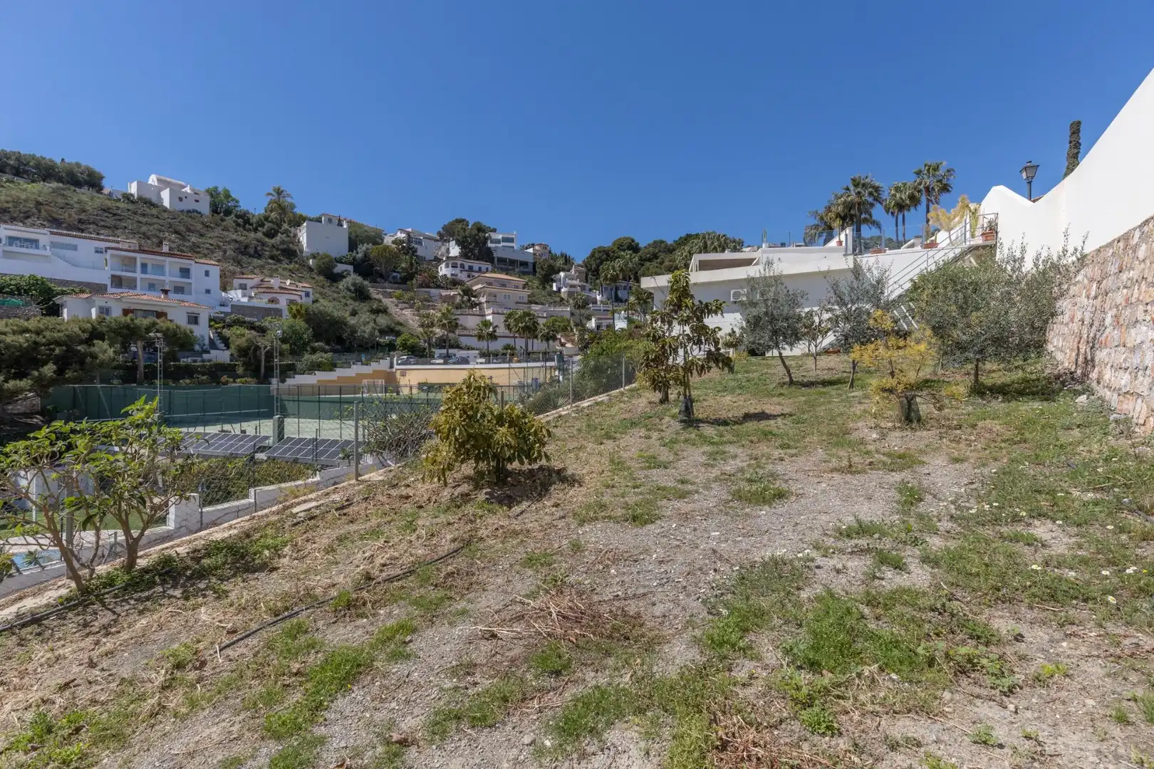Vista exterior de Casa o xalet en venda en Salobreña amb Aire condicionat, Jardí privat i Piscina
