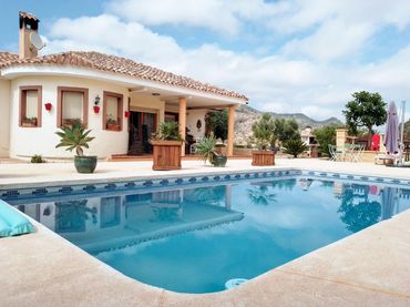 Detached house with pool for sale in Relleu