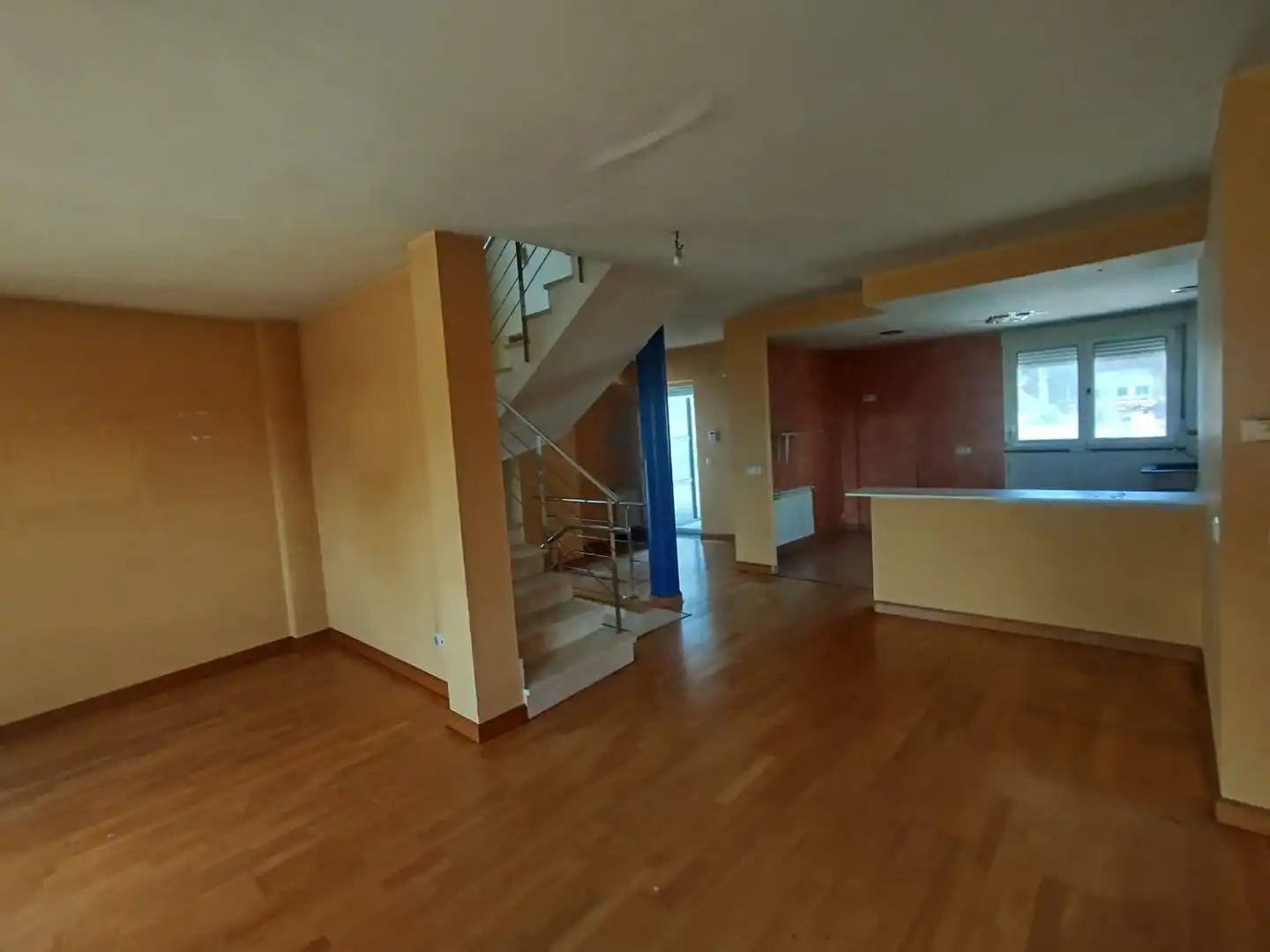 Sala de estar de Casa adosada en venta en Sariegos con Calefacción, Jardín privado y Terraza