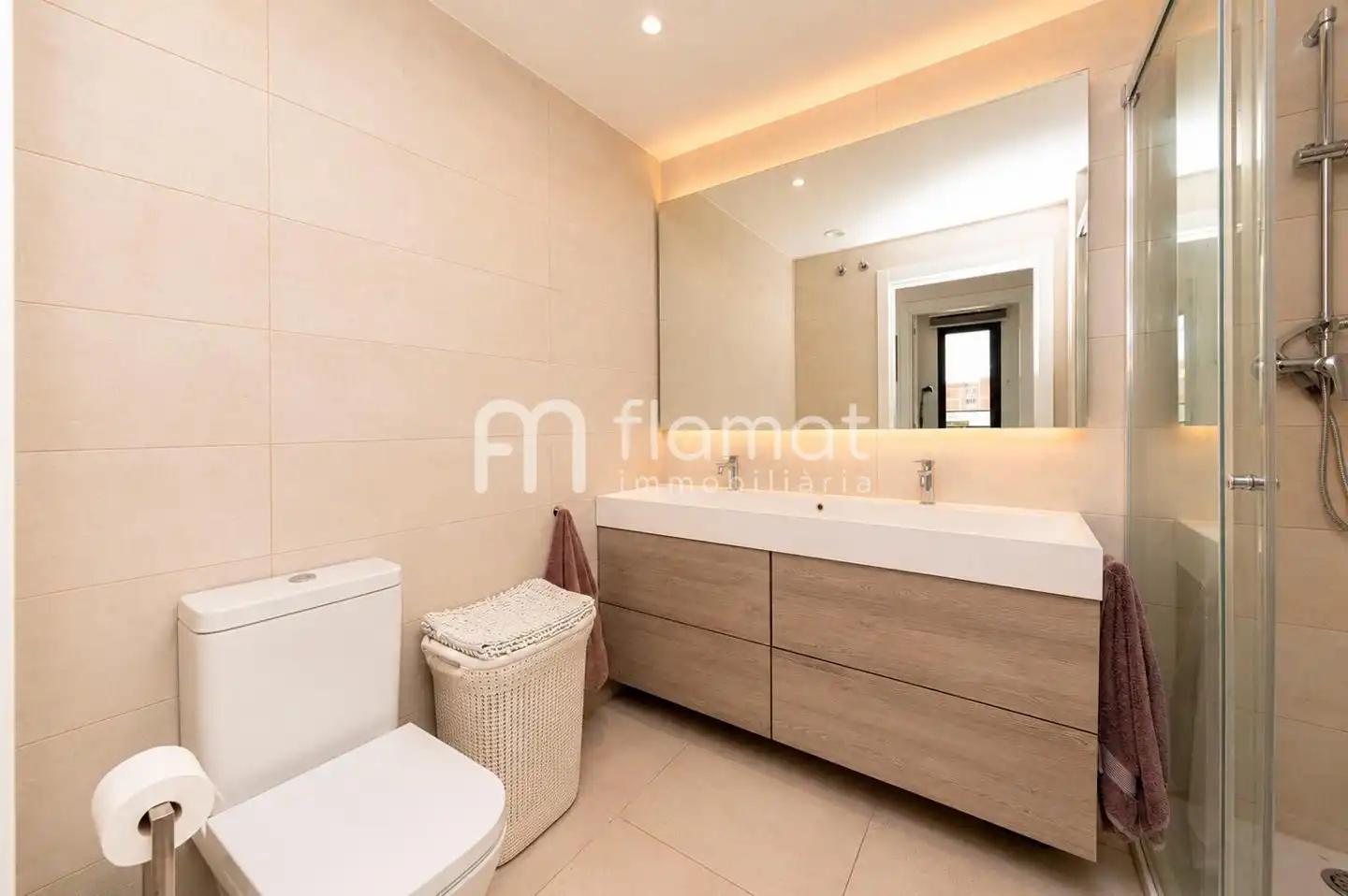 Baño de Piso en venta en L'Hospitalet de Llobregat con Aire acondicionado, Calefacción y Terraza