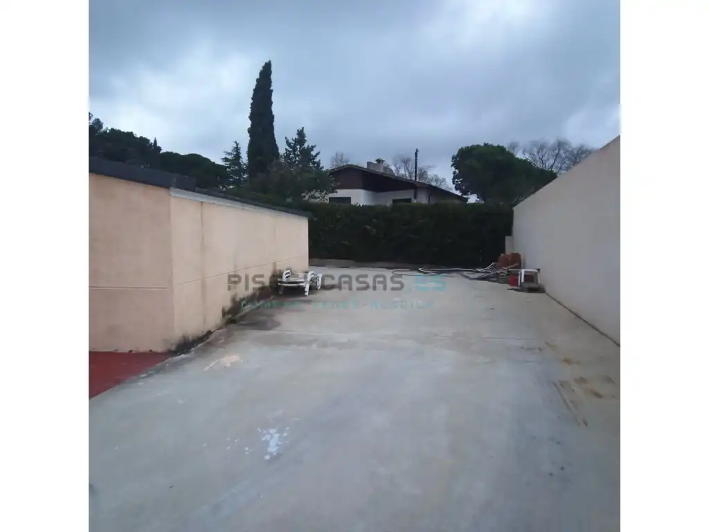Aparcament de Casa o xalet en venda en La Muela amb Jardí privat i Terrassa